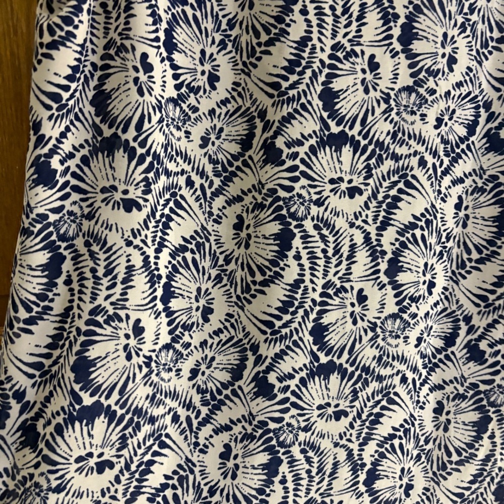 Cabi 5038 Women Blue White Abstract Shell Print Sleeveless Split Neck Blouse S - Picture 7 of 9
